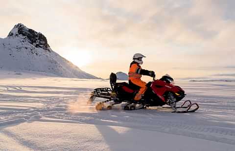 Arctic Adventures snowmobiling langjokull 20