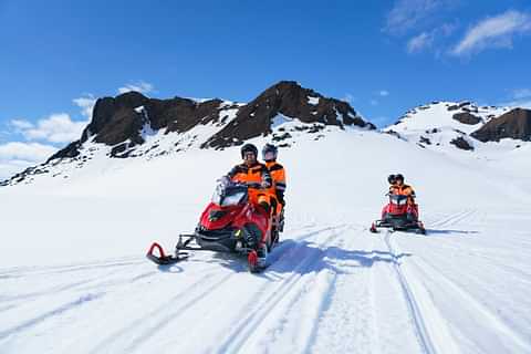 Arctic Adventures snowmobiling langjokull 27