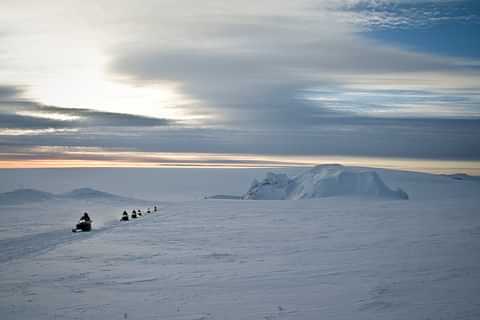 Arctic Adventures snowmobiling langjokull 32