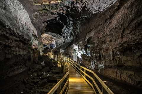 Vidgelmir Cave