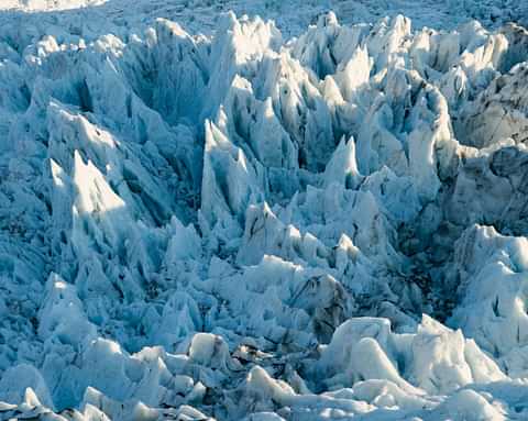 Glacier explorer in Vatnajokull Falljokull 17 a7oklj