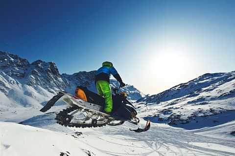 Snowmobile - Jumping