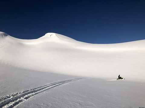Snowmobile - Leaving traces