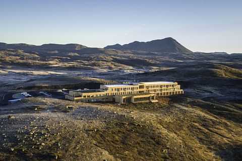 Fosshotel Mývatni exterior overview with mountain in the background