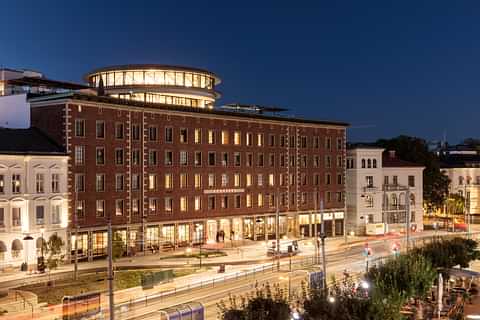 Sommerro Hotel Exterior Overview At Night