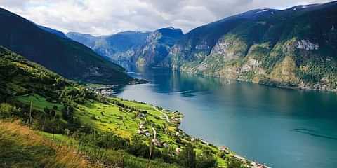 Istock 000013489340large sognefjord 2500x1250 2024 11 12 100117 line