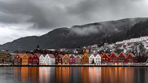 Bergen and Bryggen in winter Michael Fousert Unsplash j2bkzq