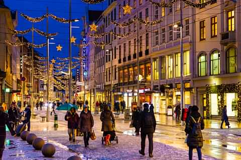 Christmas decoration in Strandgaten in Bergen Visit Bergen Robin Strand visitbergen com b3jh9v