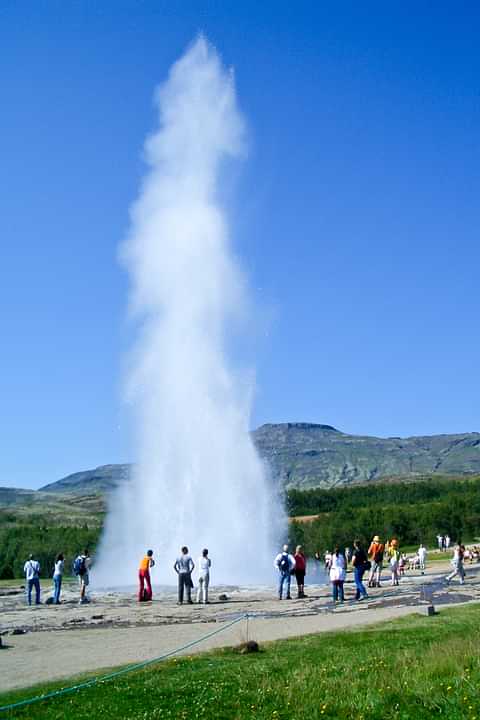 Geysir Strokkur - People - Summer