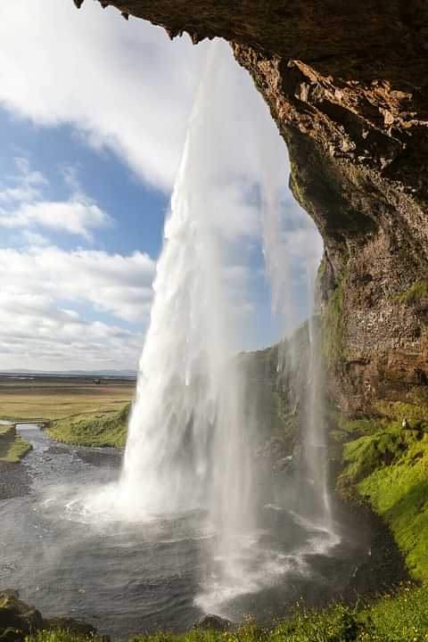 Seljalandsfoss - Behind the Waterfall